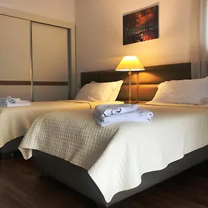 Hotel Chateau Linza, Shkoze