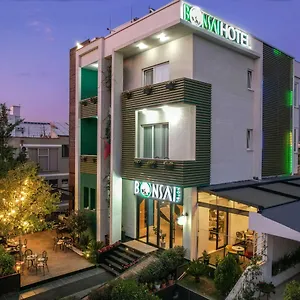 Hotel Bonsai, Mjull-Bathore